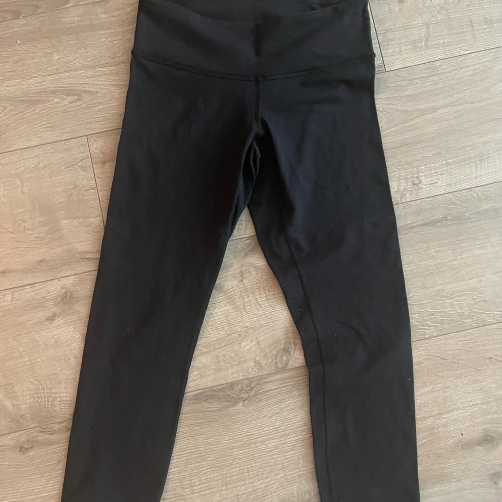 Lululemon Size 6 cropped black leggings